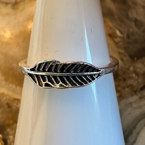 3206 Chic Silver Leaf Pattern Ring